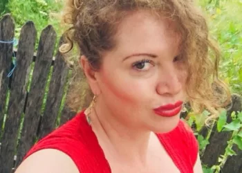 Din ce își câștigă Oana Lis banii. Multe tinere din România au ales să facă asta. E nevoie doar de un laptop sau un telefon