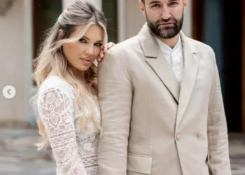 Și-au luat fetița și au părăsit România