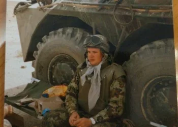 Recunoşti tânărul din imagine? A devenit celebru peste noapte în România, acum are puterea în mâinile sale