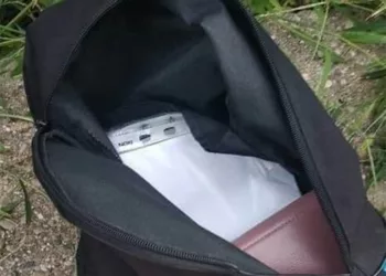 Alexandru din Iași a GĂSIT un ghiozdan în timp ce se plimba. Când l-a deschis, să cadă din picioare. Ce era înauntru