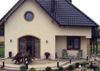 Cum să îți construiești o casă cu un buget de 2.500 euro maxim: