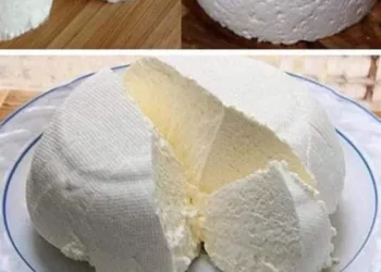 Doar 1 litru de lapte, iaurt și jumătate de lămâie, învață să faci cea mai bună brânză de casă…
