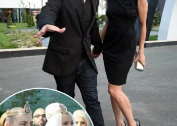 Au fost căsătoriți doar 2 ani de zile. Au ieșit ținându-se de mână de la divorț și mulți n-au înțeles gestul lor. Acum, la 7 ani de la acest moment, Lora a găsit puterea să spună adevărul: