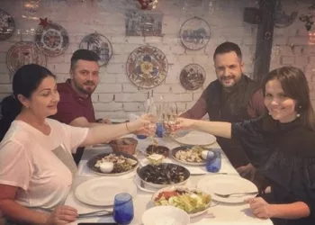 Gabriela Cristea luată în vizor de fani. Ce i-au spus prietenii virtuali săi după ce și-a pus soacra la „cratiță”