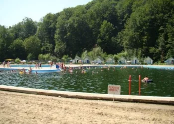 Stațiunea din România, cu ape magice care vindecă pe oricine! Nu ai știut de ea, dar e unică în lume