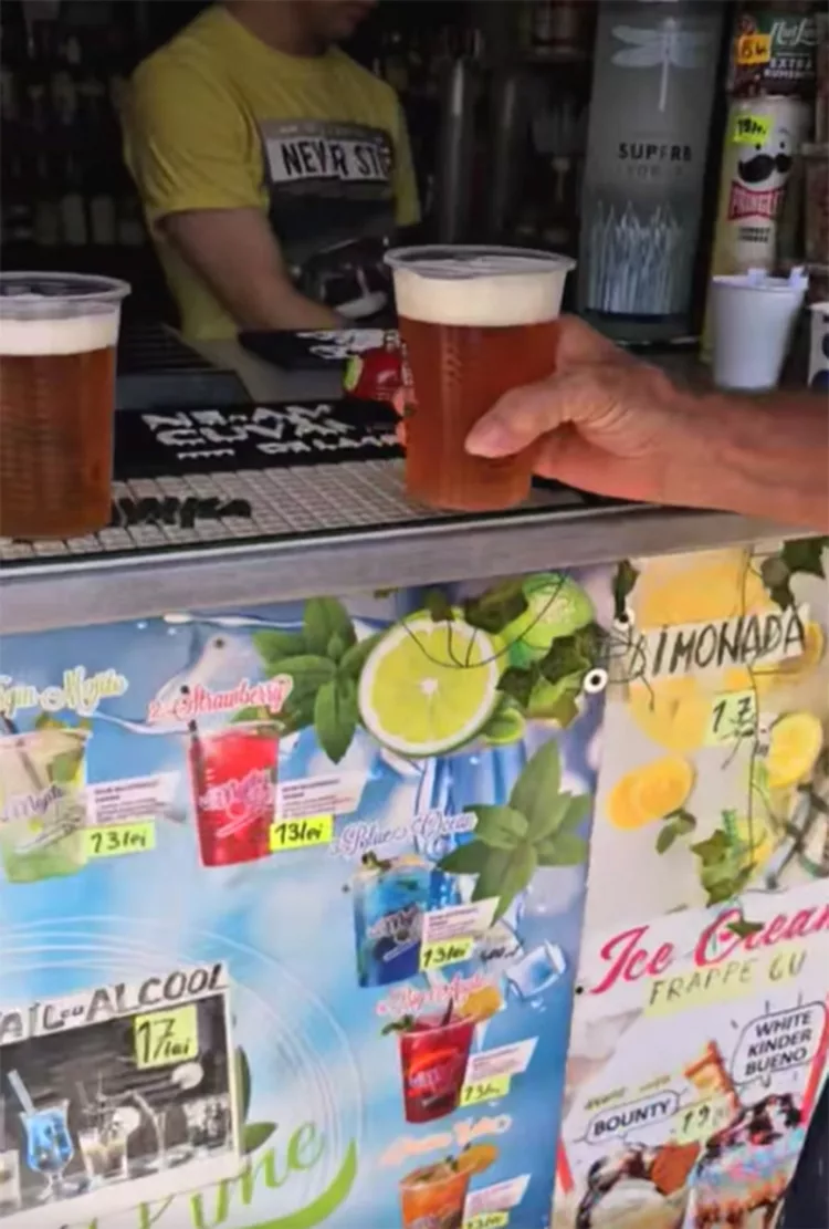 Turiștii din Eforie Nord au crezut că nu văd bine! Cu cât a ajuns să se vândă o bere la draft pe plajă