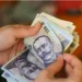 Intră banii din septembrie 2024. Se dau 300 de lei de la stat, în fiecare lună