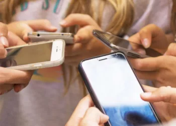 Cum să nu mai rămâi niciodată fără semnal la telefon? Trucul foarte simplu, care se aplică indiferent de locul în care ești