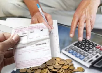 Pensionarii cărora poștașii le iau înapoi deciziile de recalculare. „M-am bucurat câteva zile…”