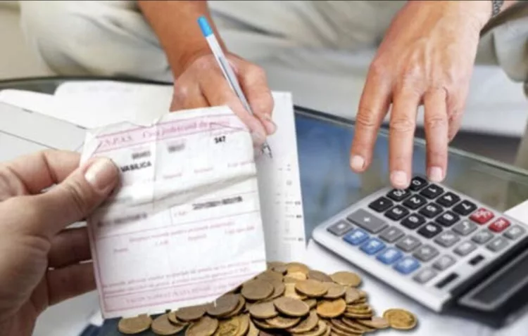 Pensionarii cărora poștașii le iau înapoi deciziile de recalculare. „M-am bucurat câteva zile…”