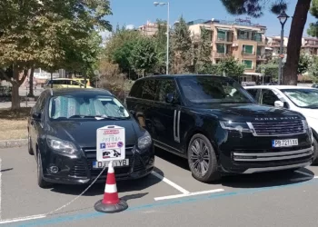 Adrian din Craiova și-a lăsat mașina în parcarea hotelului din Bulgaria unde s-a cazat. Cum și-a găsit autoturismul a doua zi