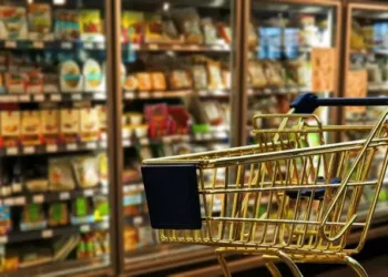 Unul dintre cele mai mari lanţuri de supermarketuri din România dispare