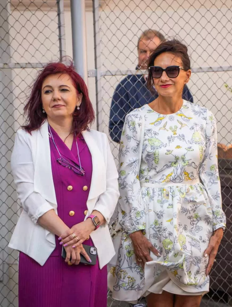 Câte sute de euro costă rochia lui Carmen Iohannis. Este semnată de un designer american