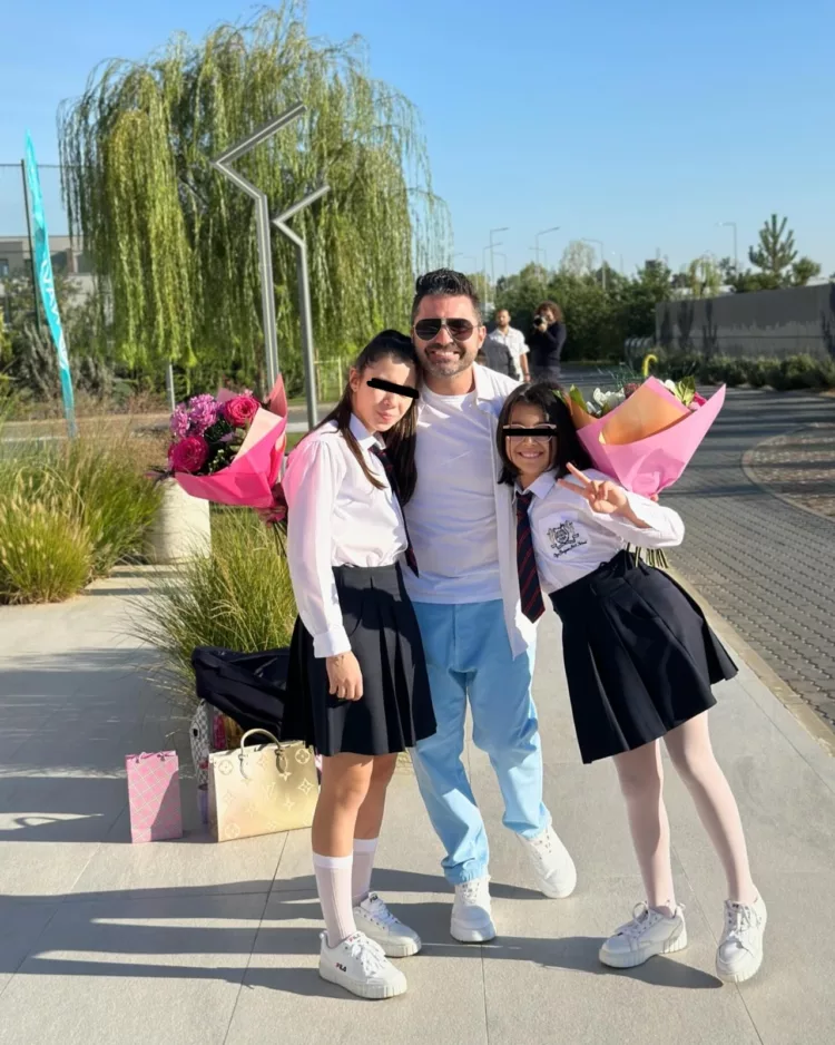 Fetele lui Pepe învață la o școală privată! Cât plătește anual artistul pentru Rosa și Maria