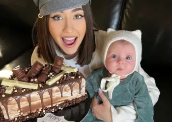 Cum o cheamă pe Nicole Cherry în buletin după căsătorie. Cântăreața a luat numele de familie al soțului ei: