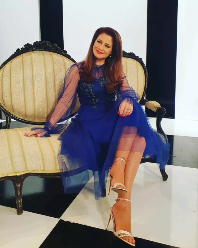 Corina Dănilă iubește din nou la 52 de ani! Cum a fost surprinsă cu bărbatul în brațele căruia și-a găsit liniștea