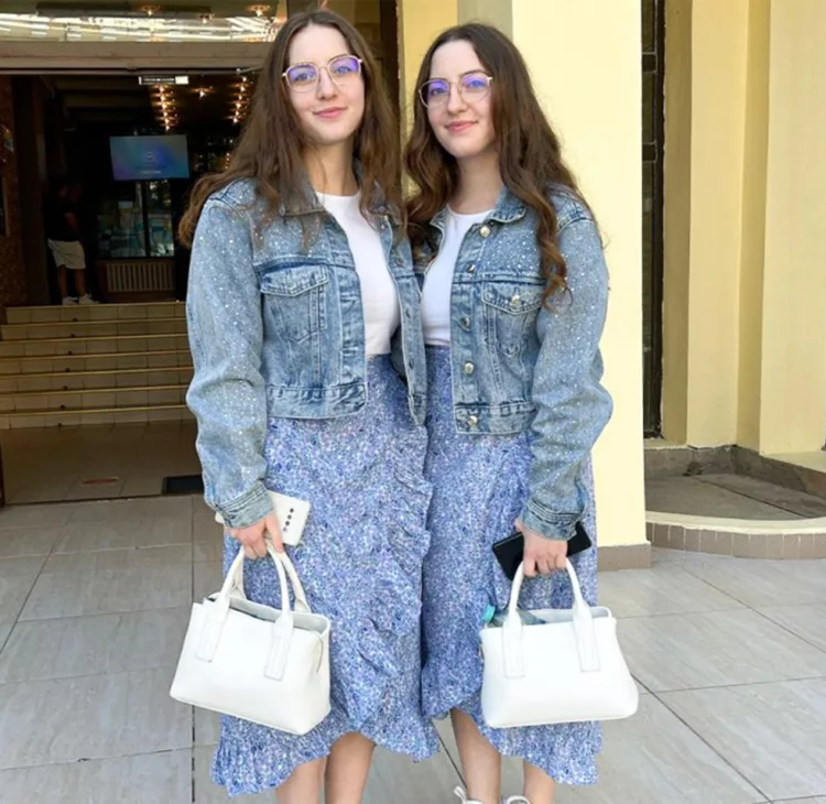 Aceste gemene au dat admitere la Universitatea de Medicină din Iași. Flavia a luat 8,60. Cât a luat Elida