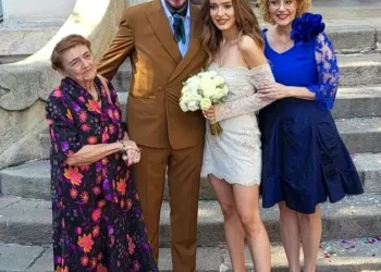 Mara, fiica Ralucăi Moianu s-a căsătorit şi va deveni mămică. Ţinuta deosebită aleasă pentru marele eveniment