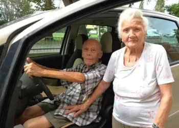 Ce răspuns a primit acest pensionar de 100 de ani, după ce s-a dus să își reînnoiască permisul de conducere