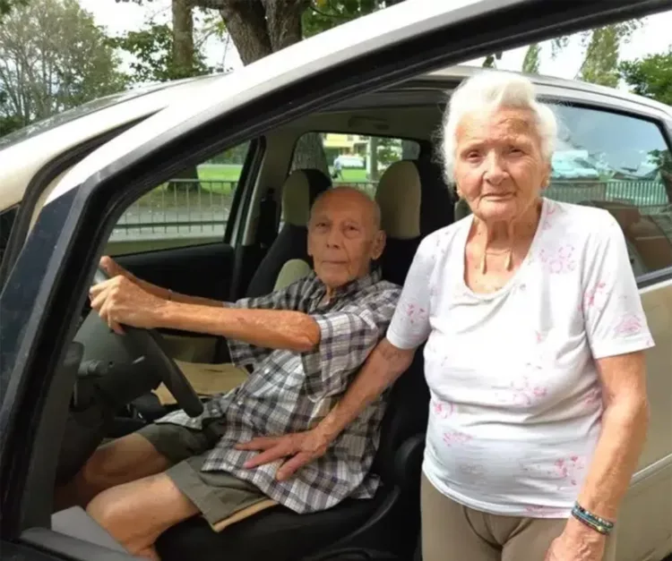 Ce răspuns a primit acest pensionar de 100 de ani, după ce s-a dus să își reînnoiască permisul de conducere