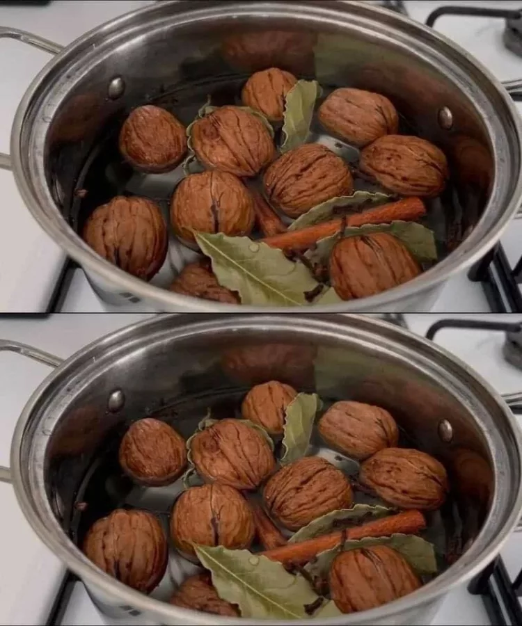 Aruncarea nucilor cu foi de dafin în oală: