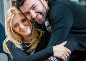 Câte clase și ce studii are Oana Paraschiv, colega lui Mihai Găinușă de la Asia Express. Tocmai a rămas șomeră