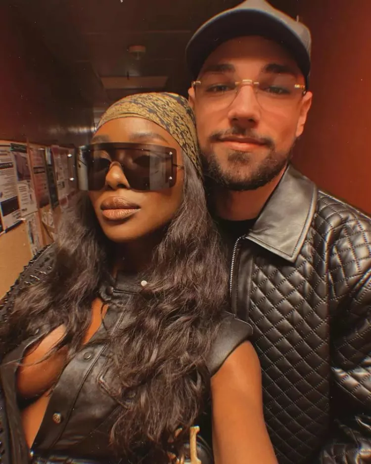 Cu ce se ocupă Andrew Barabancea, la doar 24 de ani. Fiul Ozanei se iubește cu Naomi Hedman