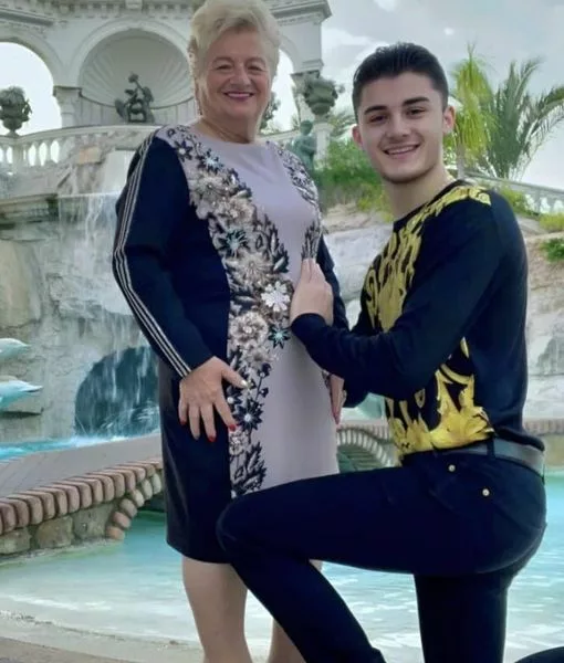 Un adolescent de 19 ani anunță că o femeie de 76 de ani este însărcinată…