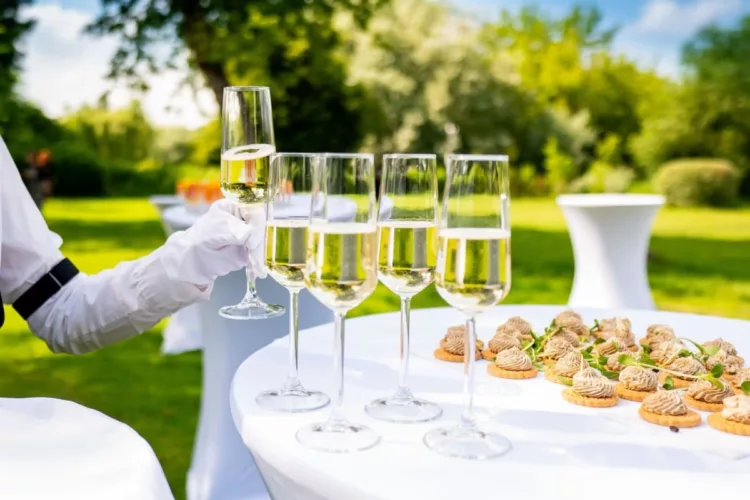 Cum să alegi vinul spumant pentru gustul tău: 5 recomandări esențiale