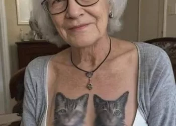 Salutare tuturor, sunt Ioana din Bucuresti. Recent, mi-am făcut un tatuaj, dorind să mă simt din nou tânără.