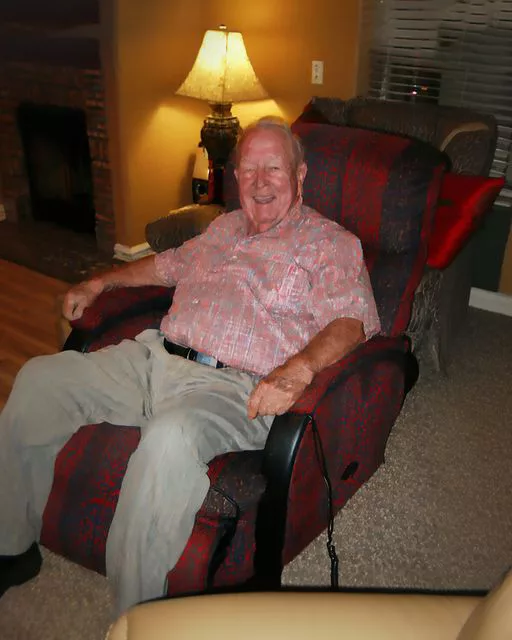 BUNICA MEA A LĂSAT O AVERE VECINULUI PE CARE L-A URÂT ANI ÎN ȘIR.