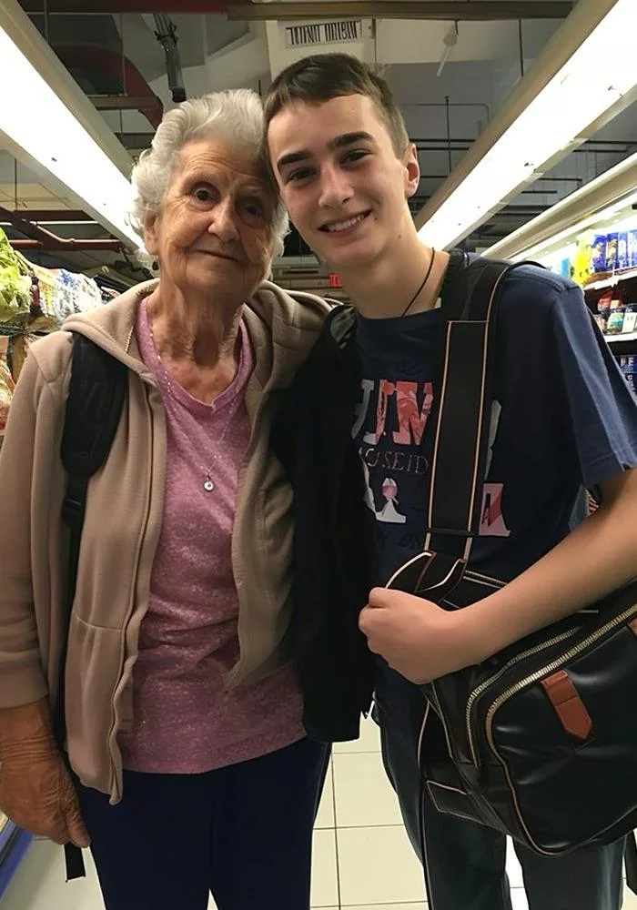 BĂIATUL SĂRAC PLĂTEȘTE PENTRU CUMPĂRĂTURILE UNEI BUNICII — ÎN ZIUA URMĂTOARE, ACEASTA PRIMEȘTE O RĂSPLATĂ NEAȘTEPTATĂ CARE ÎI SCHIMBĂ VIAȚA