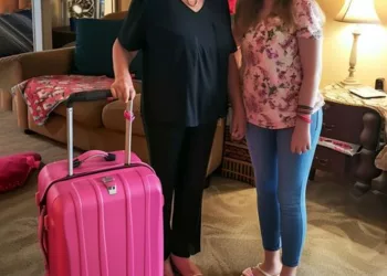 NEPOATA MEA A VENIT SĂ PETREACĂ VARA CU NOI, DAR CÂND I-AM DESCHIS GEANTA, AM SUNAT LA MAMA EI ȘOCATĂ.