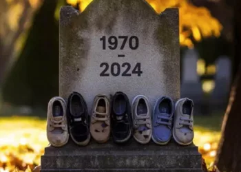 Am găsit pantofi mici de copii pe mormântul soțului meu decedat de fiecare dată când l-am vizitat.