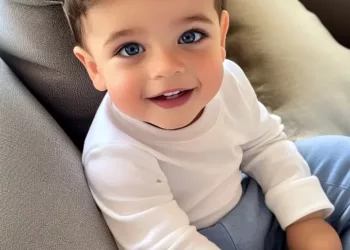 AM ADOPTAT UN BĂIEȚEL DE 3 ANI — CÂND SOȚUL MEU A MERS SĂ ÎL FACĂ BAIE PENTRU PRIMA DATĂ, A STRIGAT: „TREBUIE SĂ-L RETURNĂM!”