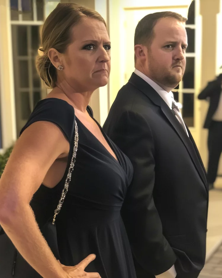 SOȚUL MEU M-A LIPSIT DE INVITAȚIA LA NUNTA SURORII LUI, DÂNDU-I-O PRIETENEI LUI – L-AM FĂCUT SĂ REGRETE.