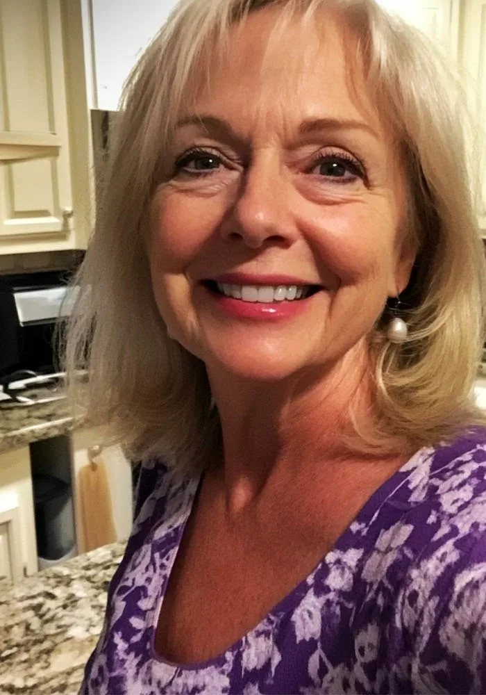 Mama mea mi-a interzis să o vizitez timp de 3 luni din cauza „renovărilor”. Ciudat, dar nu am dat prea multă atenție la început. Însă, apoi, apelurile ei au devenit mai scurte și părea distantă, așa că am decis să o verific fără să o anunț.