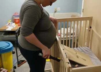 SOȚUL MEU A REFUZAT SĂ MONTEZE PATUL BEBELUȘULUI ÎN TIMPUL SARCINII MELE