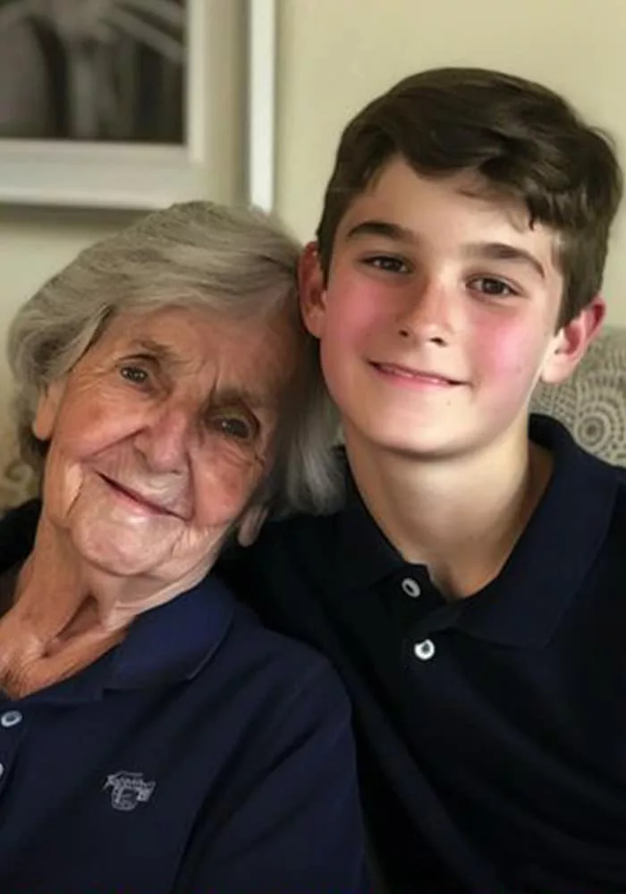 „Ești o femeie bătrână și plictisitoare! Toată lumea crede că ești bunica mea. De ce m-ai născut?!” a spus Andrei, iritat că Mariana continua să-l sâcâie.