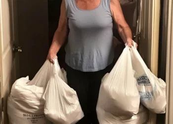 Acum aproximativ două luni, soacra mea, Marilena, a început să vină la mine acasă săptămânal cu saci de prosoape și cearșafuri murdare, spunând: „Oh, m-am gândit să folosesc mașina ta de spălat și uscătorul. Aparatele mele nu mai funcționează prea bine.”