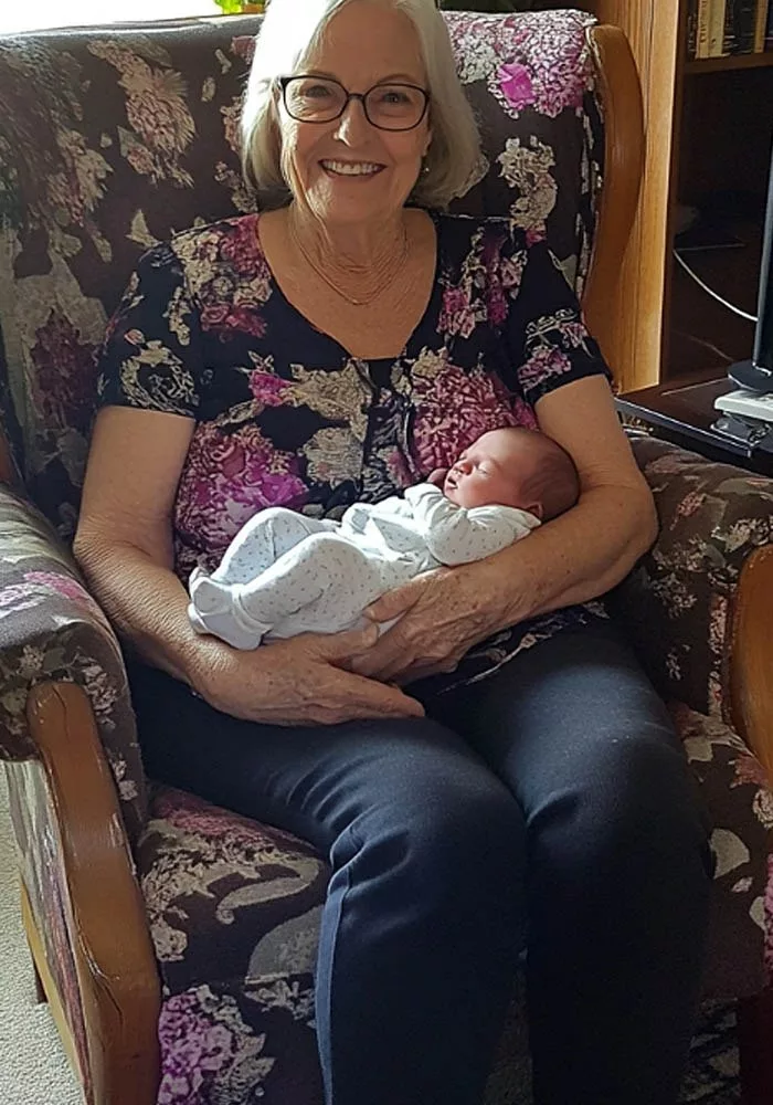 Soacra mea a insistat să aibă grijă de fiul meu – într-o zi, am venit acasă mai devreme și am auzit-o spunându-i: „Nu te îngrijora, ea nu va afla cine ești cu adevărat.”