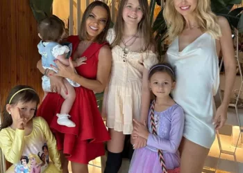 Imaginea asta e ISTORIE! Abia reparaseră prietenia ruptă de ani buni, au fost partenere la America Express, însă acum s-a terminat iar cu relația lor frumoasă