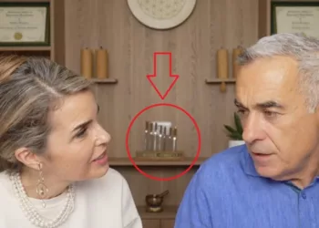 Detaliul neobservat din clipul lui Călin Georgescu! Ce are în spate și ce semnifică