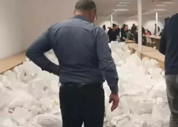 Decizie fără precedent. BEC a anunțat câți saci au fost descoperiți desigilați, ce se întâmplă cu voturile acestea