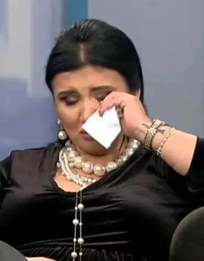 Fiul Adrianei Bahmuțeanu nu se mai oprește din jigniri adresate mamei lui, iar i-a trimis mamei sale mesaje foarte urâte. Adriana a arătat mesajele noi primite. Cum să vorbești așa cu o mamă?