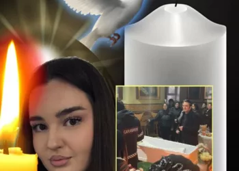 Imaginile durerii de la priveghiul Andreei, fiica lui Igor Cuciuc. Îndrăgitul interpret de muzică populară nu s-a desprins de lângă sicriul cu trupul neînsuflețit al unicului său copil