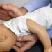Ce să faci dacă te îneci cu mâncare. Manevra care te poate salva chiar dacă ești singur în casă