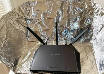 De ce trebuie să pui o folie de aluminiu în spatele router-ului wifi. Puțini români cunosc motivul