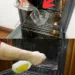 Uite cum strălucește cuptorul meu – îl curăț așa și fără efort!