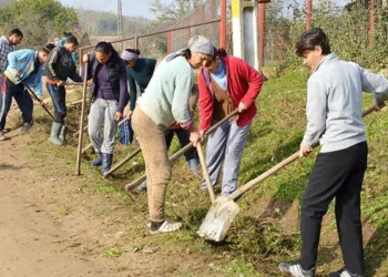 Românii vor primi mai puțini bani în anul 2025. Guvernul a anunțat tăieri și scăderi ale ajutoarelor financiare